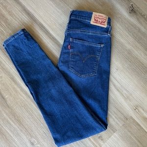 Levi’s 720 HighRise Super Skinny Jeans Size 27